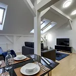Spacious Old Town Loft For 6