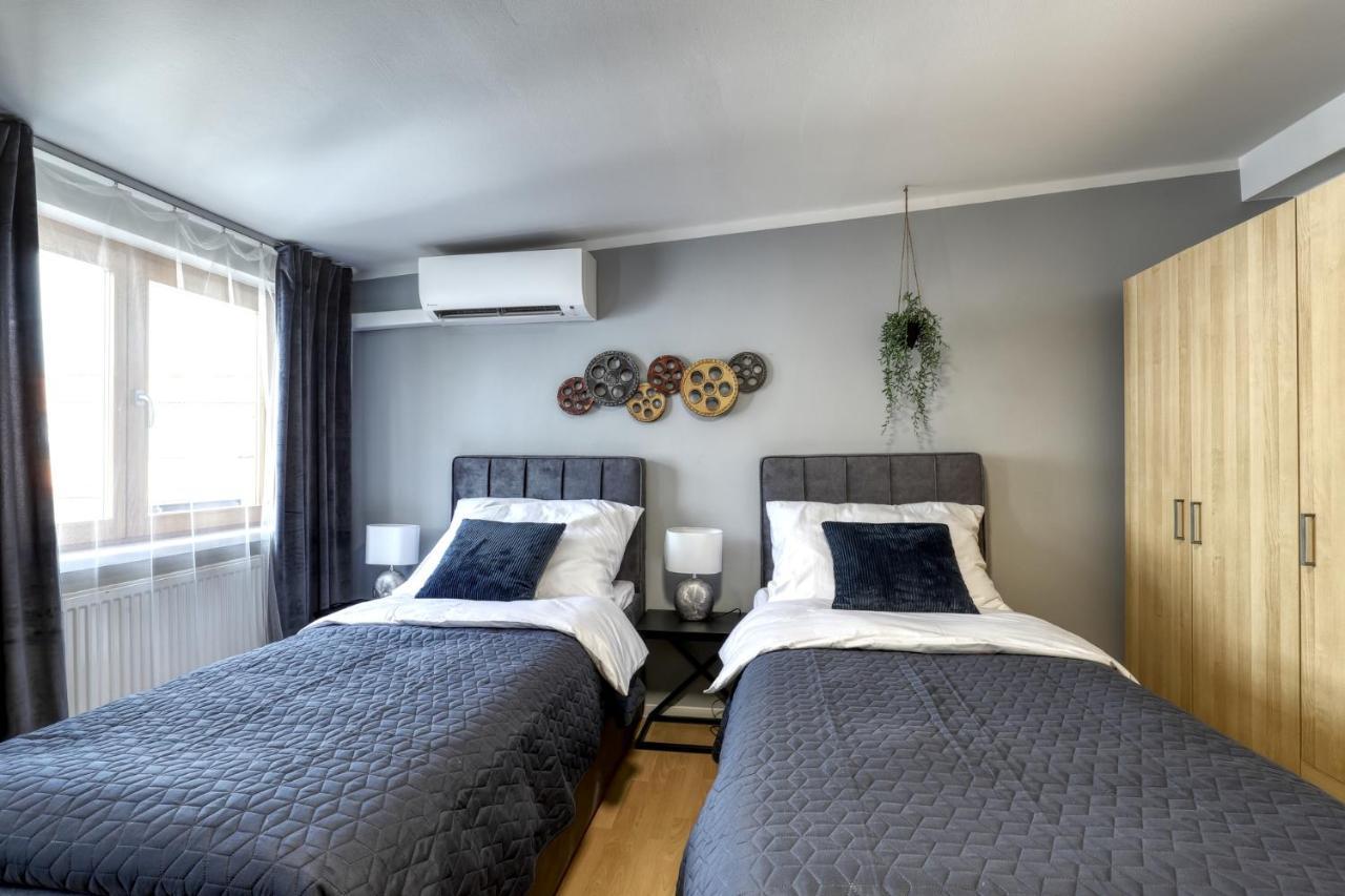 Spacious Old Town Loft For 6 Pressburg